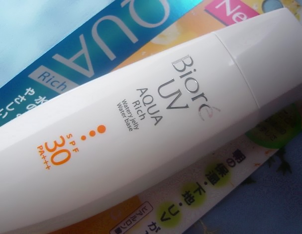Kem chống nắng Biore Aquarich Jelly Water Base Whitening SPF30 PA+++