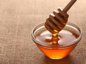 Các vitamin và khoáng chất có trong mật ong giúp xóa mờ thâm nám hữu hiệu.