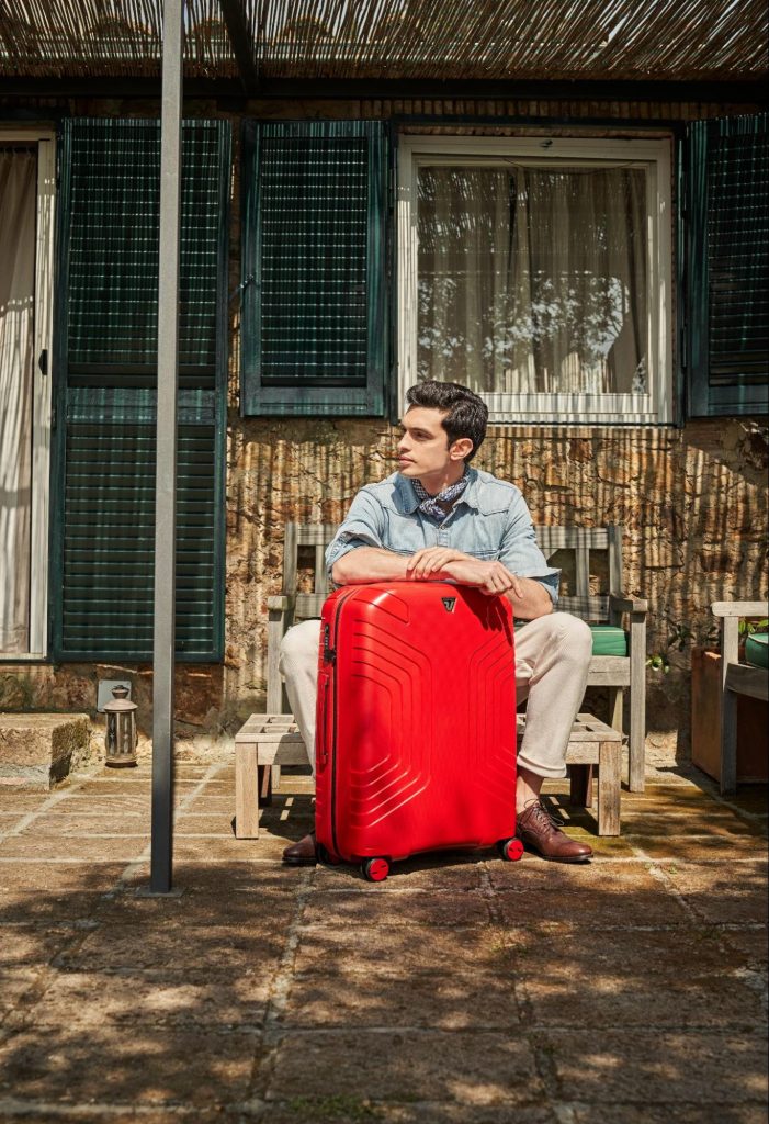 Ảnh: Vali Roncato Ypsilon 4.0 với màu đỏ thời trang