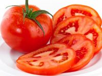 Cách trị mụn hiệu quả nhất ở tuổi dậy thì bằng cà chua