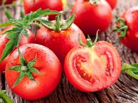 Cách trị vết thâm mụn lâu ngày bằng cà chua
